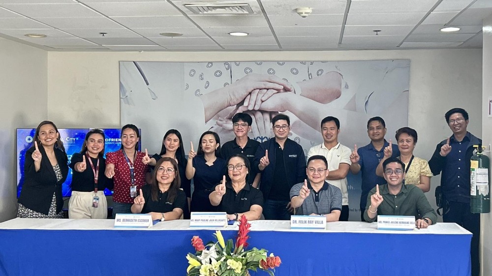 The Medical City Iloilo Executive Committee and representatives pose with representatives from Profriends-Iloilo for the successful partnership.