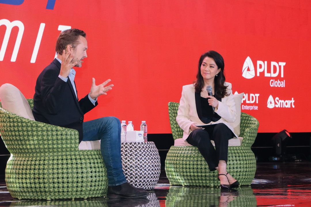 PLDT and Smart FVP and Group Head of Corporate Communications Cathy Yap-Yang facilitates the interview with Brand and Customer Engagement Expert Alex Hunter after he delivered his keynote speech during the Strategy Summit.