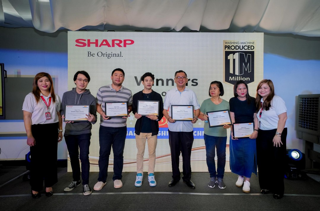 Major winners of the search for the oldest washing machine with Ms. Iris Negal (Product Manager of Home Appliances) and Ms. Amor Golifardo (Senior Manager for Marketing)