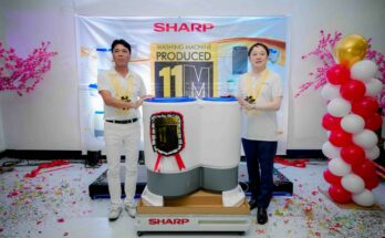 Mr. Kazuo Kito (President and General Manager of Sharp Philippines) delivers a speech and unveils the 11 millionth washing machine