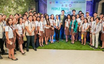 Students with hans sy jr