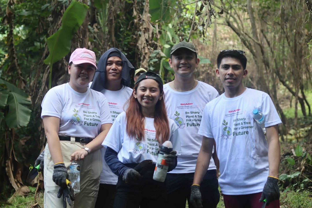 Sharp-Philippines-Planted-Narra-Trees-in-Mt-Makiling-4