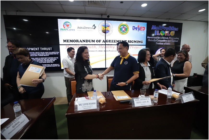 AstraZeneca Philippines Country President Lotis Ramin and Iloilo Governor Arthur Defensor Jr. lead the initiative in helping the Ilonggo youth become healthier